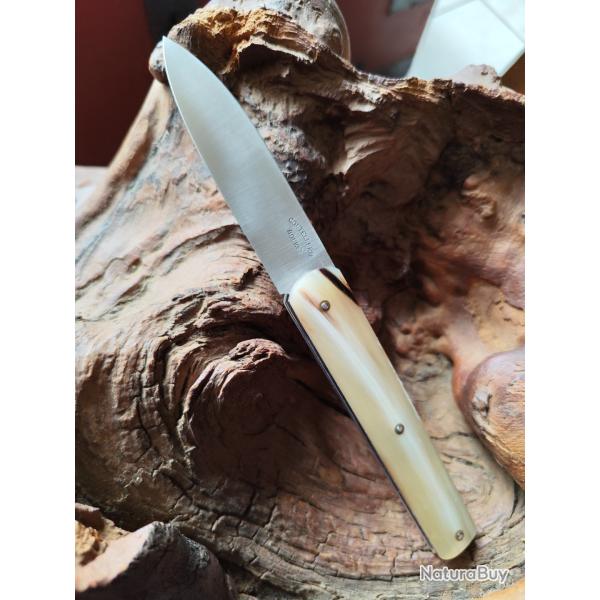 Couteau le Parisii , coutellerie Courly  corne blonde.
