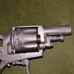 320 bulldog en parfait &eacute;tat fourni avec une munition