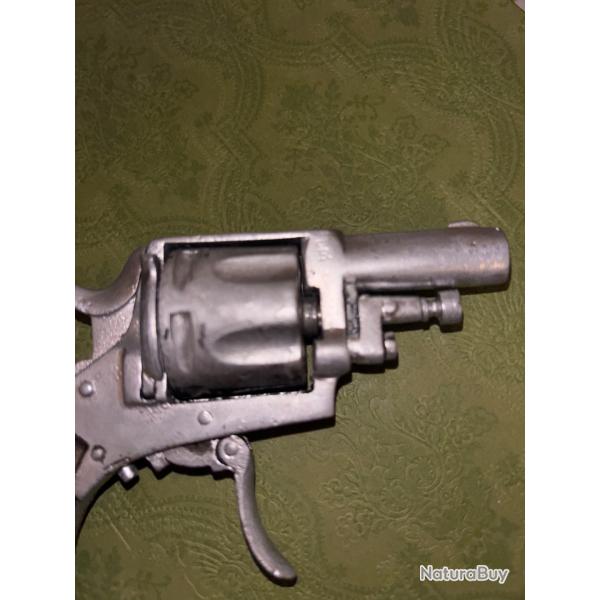 320 bulldog en parfait �tat fourni avec une munition