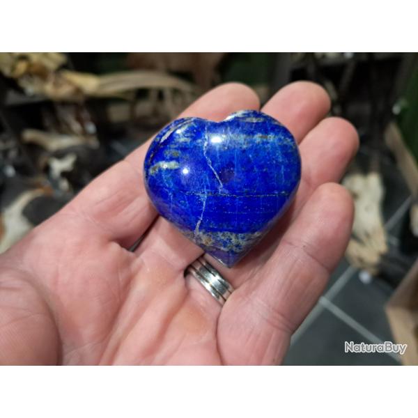 Pierre polie et sculpt�e en forme de coeur ; Lapis lazuli