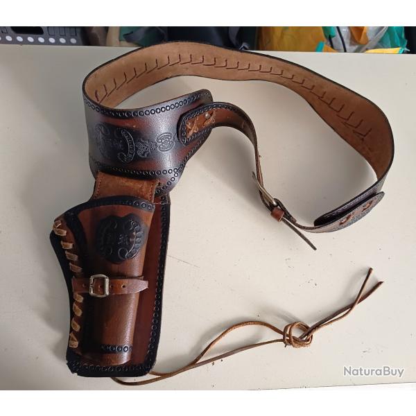 Ceinturon holster cartouchi�re pour revolver Western en cuir marron