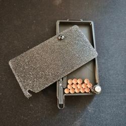 Distributeur d'amorces &agrave; poudre noire