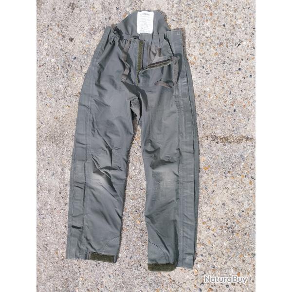 Pantalon ou surpantalon imperm�able respirant en Gore-Tex kaki arm�e Autrichienne