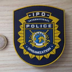obsol&egrave;te !!. &eacute;cusson PVC I.P.O - International Police Organization, insigne