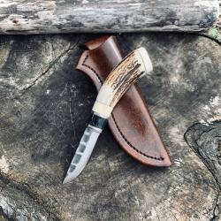 couteau de chasse d'artisan / bois de cerf, ivoire de phacoch&egrave;re, os de mammouth, lame 80crv2