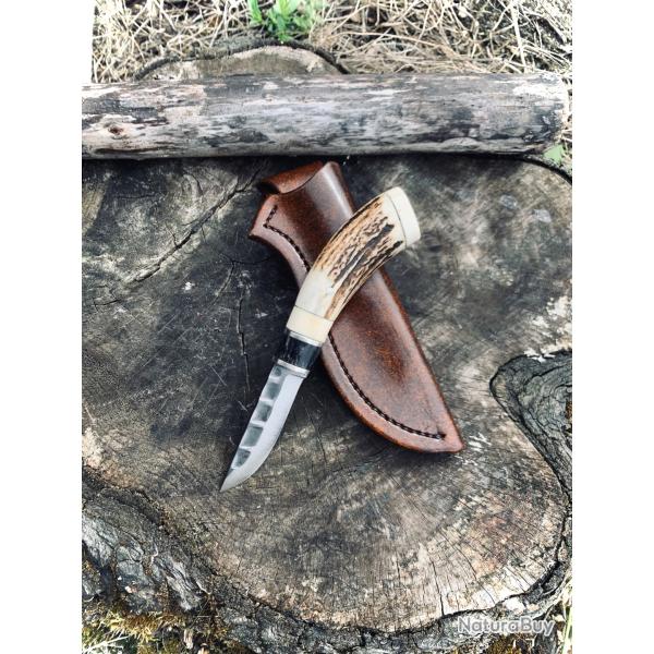 couteau de chasse d'artisan / bois de cerf, ivoire de phacoch�re, os de mammouth, lame 80crv2