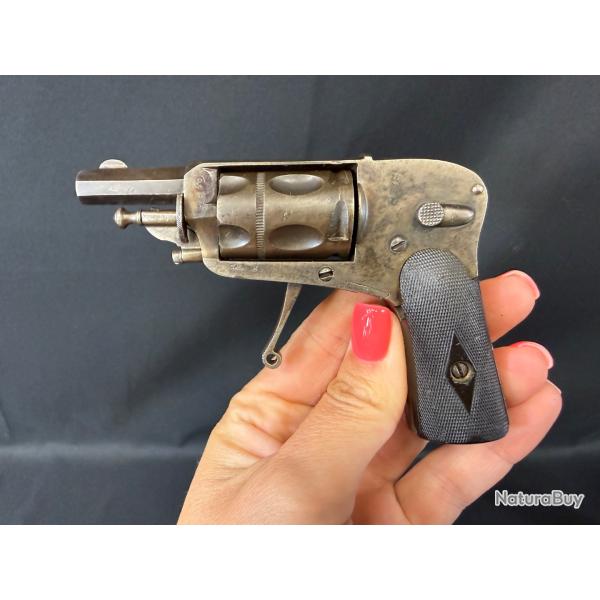 REVOLVER HAMMERLESS cal. 6mm VELODOG num�ro de s�rie 16