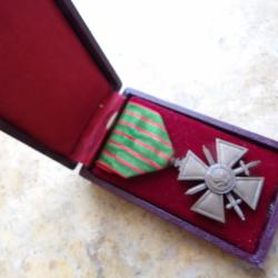 m&eacute;daille croix de guerre 1914 1918  ww1 premi&egrave;re guerre dat&eacute;e 1917(la + recherch&eacute;e)  boite