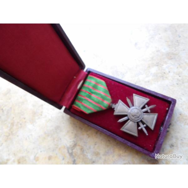 m�daille croix de guerre 1914 1918  ww1 premi�re guerre dat�e 1917(la + recherch�e)  boite