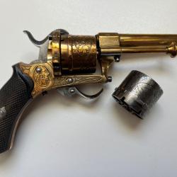 Magnifique pistolet &agrave; broche en bronze