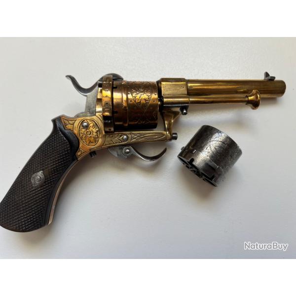 Magnifique pistolet � broche en bronze