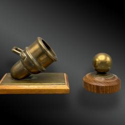 MORTIER ET SON BOULET, PRESSE PAPIER EN BRONZE