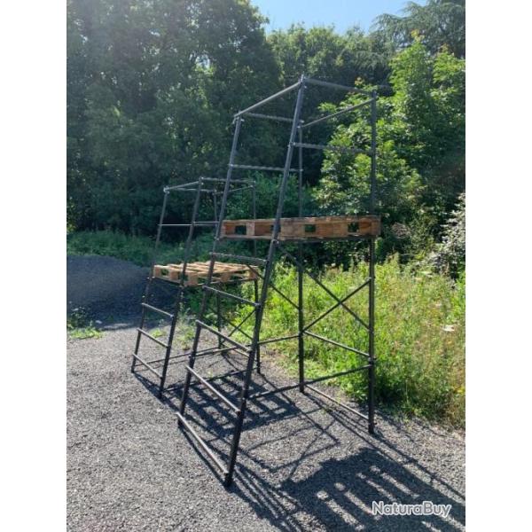 Lot de 10 miradors acier 1m25 au plancher, assembl�s par vis �crous freins.