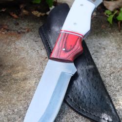 Couteau de Chasse Skinner Lame Drop Point Acier Carbone 1055 Manche R&eacute;sine/Bois Etui F Artisanale