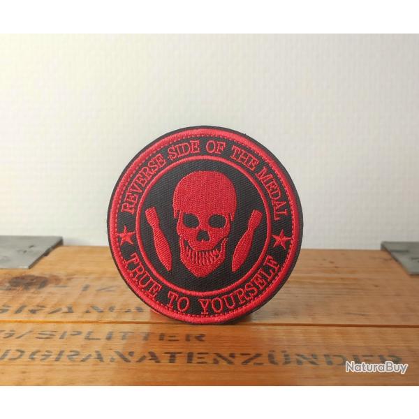 Patch brod� "le revers de la m�daille" "Fid�le a toi m�me" moral patch crane rouge