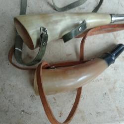 lot de deux petites cornes de chasse