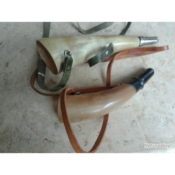 lot de deux petites cornes de chasse