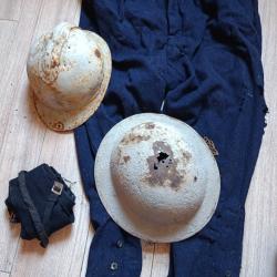 Lot Militaria WW1 / Sortie de grenier : Pantalon Marine, Bande molleti&egrave;re, Casque Adrian & Casque Br