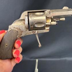ATYPIQUE REVOLVER TYPE BULLDOG HAMMERLESS cal. 320
