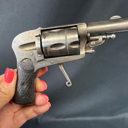 REVOLVER HAMMERLESS cal. 8mm92 num&eacute;ro de s&eacute;rie 18