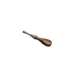 Cl&eacute; &agrave; chemin&eacute;es avec manche en bois