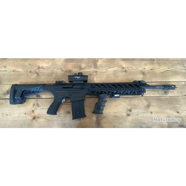 Fusil UZKON model TR 100 semi automatique calibre 12/76 avec poign�e, point rouge et laser