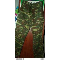 PANTALON CAMOUFLAGE DE TYPE LEZARD DE L'ARMEE FRANCAISE ,BOUTONS SUR LES POCHES ET LACETS DE SERRAGE