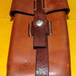 ARMEE SUISSE :  ETUI EN CUIR POUR MAGASINS LONGS  DE L'ARMEE SUISSE , DATE 1965 FABRICANT DANS LE TA