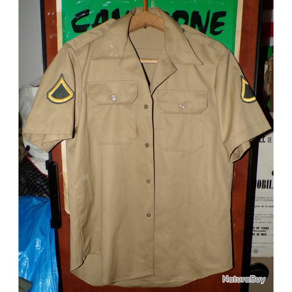 ARMEE AMERICAINE : CHEMISE MILITAIRE A MANCHES COURTES DE L'ARMEE AMERICAINE AVEC GALON DE 1 �re CLA
