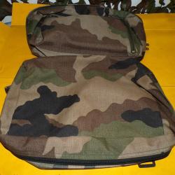 2 POCHETTES DORSALES POUR GILET DE COMBAT DE L'ARMEE FRANCAISE ,  BON ETAT VOIR PHOTOS . POUR TOUT R