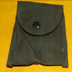 ARMEE AMERICAINE U.S : ETUI A PANSEMENT INDIVIDUEL OU POUR LA BOUSSOLE  , MODELE 1956  PERIODE GUERR