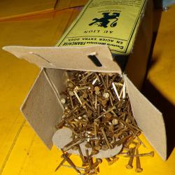 BOITE DE 1 KILO DE CLOUS SEMENCES SPECIALES POUR SEMELLES CAOUTCHOUC EN ACIER EXTRA DOUX LAITONNEES
