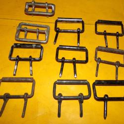 LOT DE 10 BOUCLES AVEC 2 ARDILLONS POUR REPARATION DE CEINTURON EN CUIR  , BON ETAT VOIR PHOTOS . PO