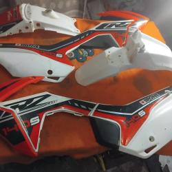 Car&eacute;nage moto dirt complet
