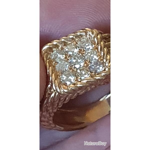 PIECE UNIQUE DESSIN�E AVEC MON JOAYER D'UNE SOMPTUEUSE CHEVIALIERE OR 18K PAV�E DE 9 DIAMANTS DE 0.1