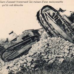 Carte Postale - Chars d'assaut traversant les ruines d'une maisonnette -N&deg;8307