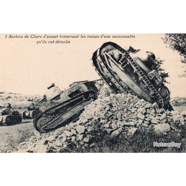 Carte Postale - Chars d'assaut traversant les ruines d'une maisonnette -N�8307