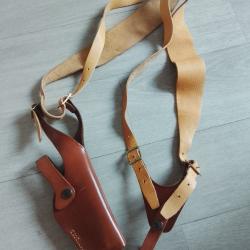 holster &eacute;paule  cuir droitier pour revoover ? made in france POLICE M10 E27