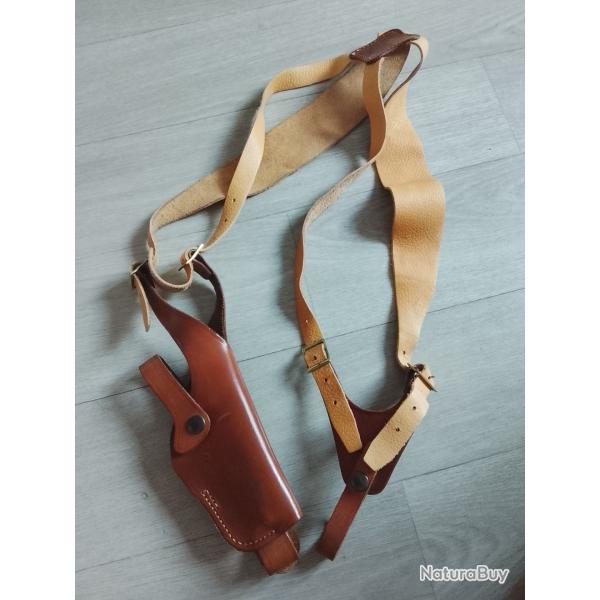 holster �paule  cuir droitier pour revoover ? made in france POLICE M10 E27