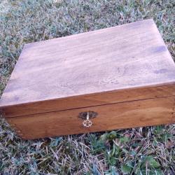 Joli coffret &agrave; serrure bois massif 27 x17.5 x 9.5 cm TBE pouvant recevoir une ancienne arme de poing