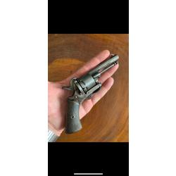 Revolver &agrave; broche