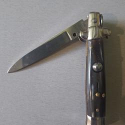 Couteau    pliant de type "Stiletto" (ou poignard italien), marqu&eacute; JAGUAR INOX &agrave; la  vintage
