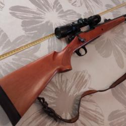 carabine remington 700  cal 300wm  etat neuf vendue avec lunette bretelle et valise