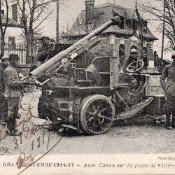 Carte Postale Ancienne - Auto Canon sur la place de Suippes -N&deg;8314
