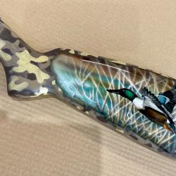Crosse de fusil carabine en bois peint &agrave; l'a&eacute;rographe