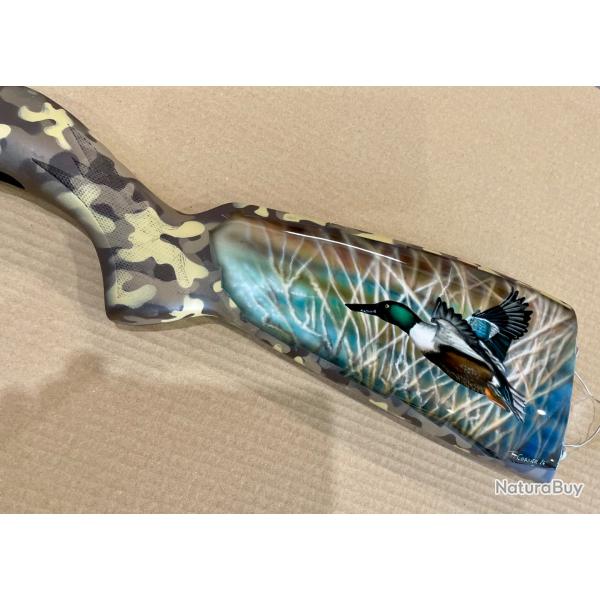 Crosse de fusil carabine en bois peint � l'a�rographe