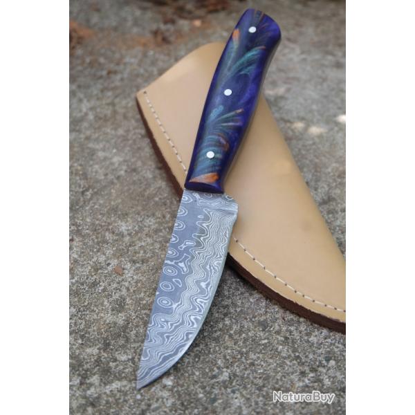 Couteau Skinner de Poche Lame Acier Damas 256 Couches Manche Bleu Nuit Etui Simili Fab Artisanale