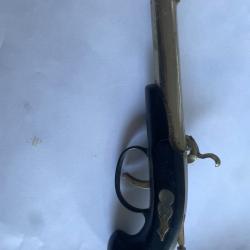 Briquet pistolet &agrave; pierre, essence, vintage, collection briquet militaire