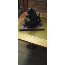 M&egrave;re &eacute;cureuil et son petit en bronze