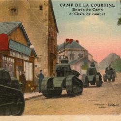 Carte Postale Ancienne - Camp de la Courtine, Entr&eacute;e du Camp et Chars de combat  -N&deg;8354